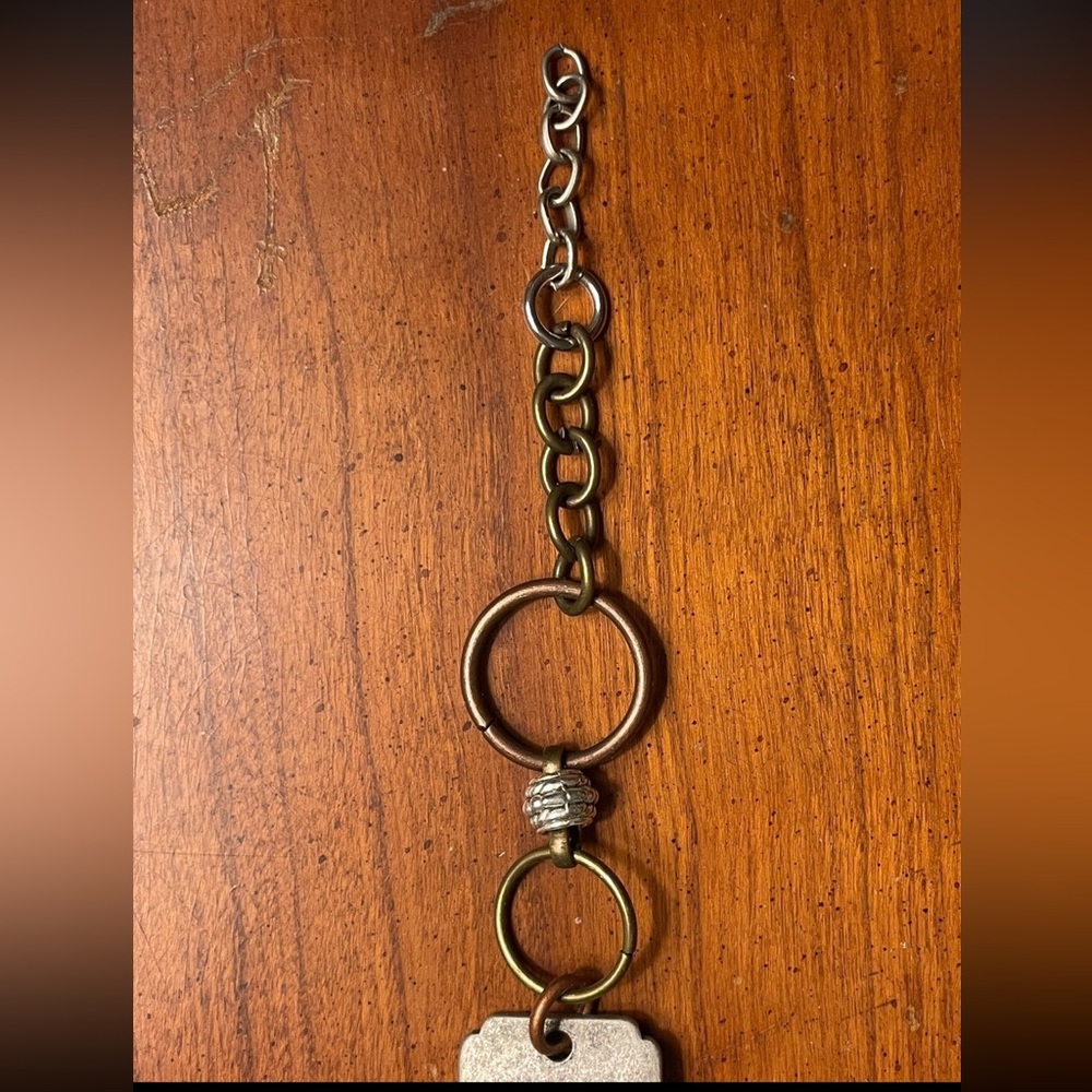 Alice in Wonderland inspired bracelet - Picture 3 of 4